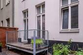 Balkon zum Innenhof nach Südwesten ausgerichtet - 3 Zimmer Etagenwohnung zum Kaufen in Berlin