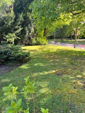 Außenanlage.jpg - Etagenwohnung mit 125,50 m&sup2; in Berlin zum Kaufen