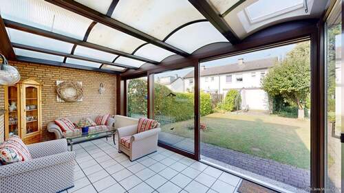 Wintergarten mit Blick in den Garten - Provisionsfrei für Käufer: Reihenendhaus für Familien, mit Wintergarten und Garage in Hamm-Rhynern