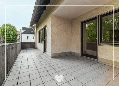 Balkon - GROßZÜGIGE 3,5-ZIMMER-WOHNUNG MIT BALKON IN ATTRAKTIVER LAGE