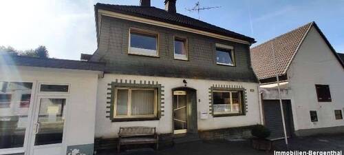 Eingangsbereich Haupthaus - 1 Zimmer Mehrfamilienhaus, Wohnhaus in Medebach