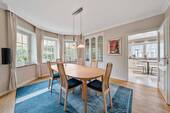 Großzügiges Esszimmer - 