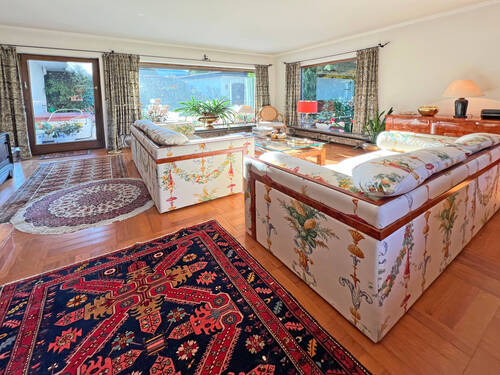 Wohnzimmer mit Zugang zum Garten - 