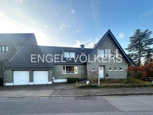 EFH mit Doppelgarage - Modernisiertes Familienhaus in bester Lage von Krefeld!
