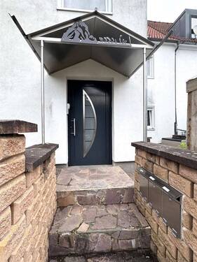 Hauseingang - 9 Zimmer Mehrfamilienhaus, Wohnhaus in Balzheim