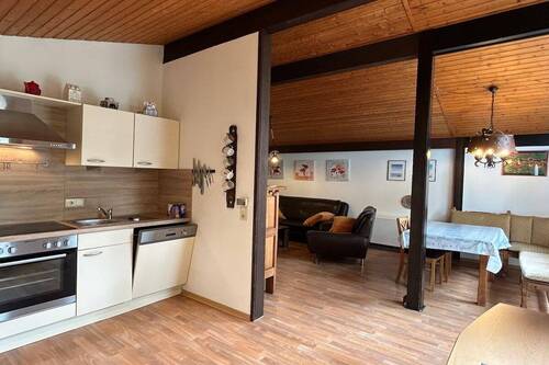 Küchenbereich u. Wohnzimmer - 