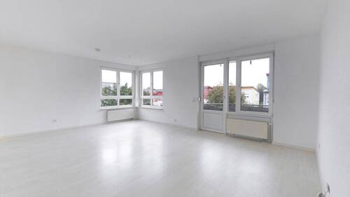 Wohnzimmer - 3 Zimmer Etagenwohnung zum Kaufen in Kitzingen