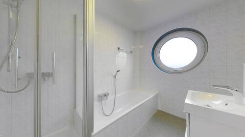 Badezimmer - Etagenwohnung mit 89,10 m² in Kitzingen zum Kaufen