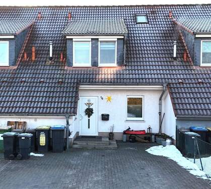 Hausansicht_vorn - Bezugsfertiges Reihenhaus mit Stellplatz, EBK, Gäste-WC & Garten