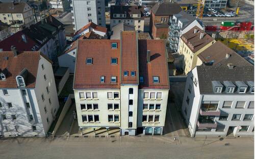 Hausansicht - Physiotherapie-Praxis - im Erdgeschoss - mitten in Ulm - inkl. 3 Parkplätze