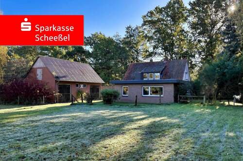 Gartenansicht - Sanierungsobjekt mit Potenzial: Haus mit Nebengebäuden auf großzügigem Areal