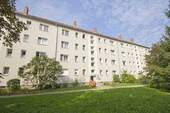 Ansicht vorn - Familienfreundliche 4-Raumwohnung in schöner ruhiger Lage