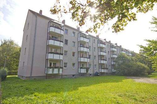 Ansicht hinten - 4 Zimmer Etagenwohnung zur Miete in Halle (Saale)