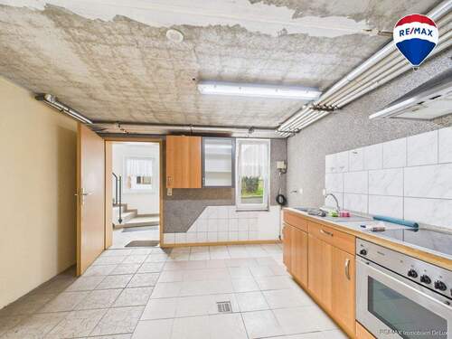 RE/MAX Immobilien DeLux Zweifamilienhaus Lebach - Steinbach Küche - 