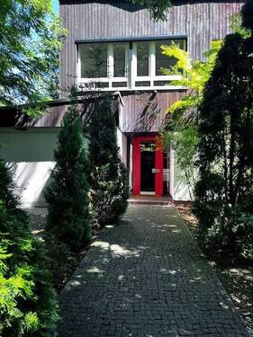 Hauseingang - 8 Zimmer Bungalow zum Kaufen in Berlin