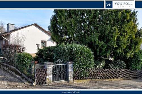 Freistehendes Einfamilienhaus mit großem Garten und viel Potential in Schloßborn - Freistehendes Einfamilienhaus mit großem Garten und viel Potential in Schloßborn