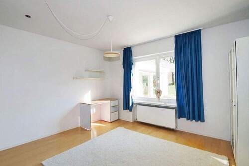 Helles Kinderzimmer - 