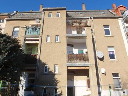 Ansicht Hofseite - Ab sofort zu haben: Preiswerte 2-Zimmer-Wohnung mit kleinem Balkon (Gartenseite) und Laminatboden