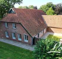 Ehemaliges Bauernhaus mit sanierter Wohnung und Ladenlokal (in der Diele) in Ortskernlage von Apen!