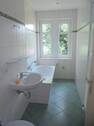 Bad mit Wanne - 2 Zimmer Etagenwohnung zur Miete in Chemnitz