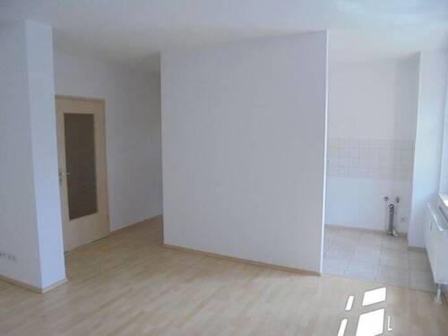 Wohnzimmer mit offener Küche - 
