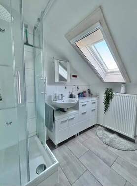 DG Wohnung Badezimmer - 