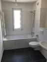 Bad mit Badewanne - 4 Zimmer Etagenwohnung zur Miete in Erlangen