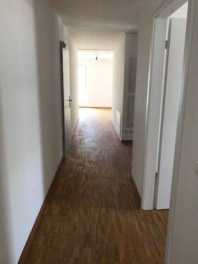 Flur - Etagenwohnung mit 101,40 m&sup2; in Erlangen zur Miete