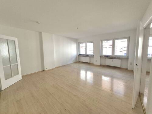 Wohnzimmer - 3 Zimmer Etagenwohnung zur Miete in Saarbrücken