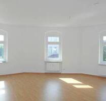 Freundliche 2-Zimmer-Wohnung mit Laminatboden, offener Küche & Bad mit Dusche - Riesa Gröba