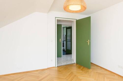 Blick Richtung Diele und separater Wohnküche - 