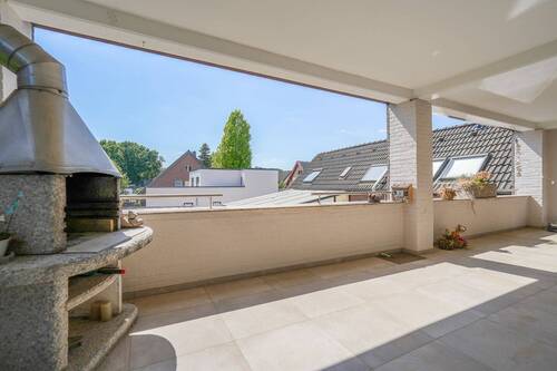 Überdachter Balkon 1. OG - 