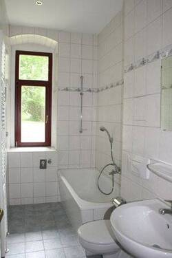 Bad mit Fenster - 3 Zimmer Etagenwohnung in Chemnitz