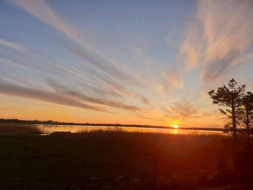 Bild 1 - Ostseeküste - kleines Haus am See