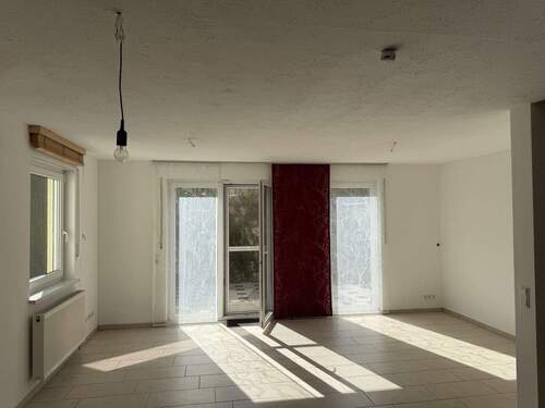 Wohnzimmer - 5 Zimmer Doppelhaushälfte zum Kaufen in Mühlhausen