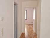 Flur zu Bad u. Zimmer 2 - 