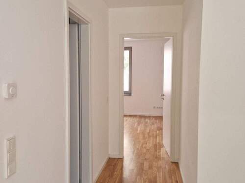 Flur zu Bad u. Zimmer 2 - 