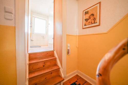 Zugang 1. OG und Badezimmer - 