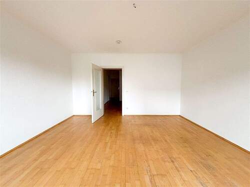 Wohnzimmer - Golzheim: 3-Zimmer-Wohnung mit Potenzial - perfekte Basis für Eigennutzer & Investoren