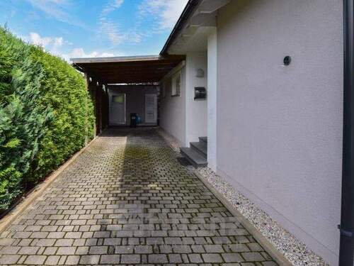 Carport - 3 Zimmer Einfamilienhaus in Oelsnitz