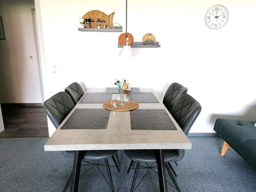 Wohnzimmer, Essecke - Schöne Wohnung in ruhiger Lage - 399.000,00&nbsp;EUR Kaufpreis, ca.&nbsp; 60,00&nbsp;m&sup2;&nbsp;Wohnfl&auml;che