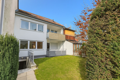 Gebäudeansicht Süd - *Laufend renoviertes und top gepflegtes 3-Familienhaus in begehrter Wohngegend*