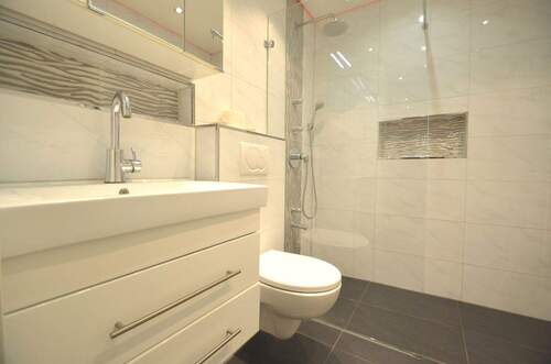 Badezimmer - 3 Zimmer Etagenwohnung zum Kaufen in Leonberg