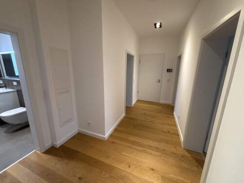 Flur - Etagenwohnung mit 96,00 m&sup2; in Hannover zum Kaufen