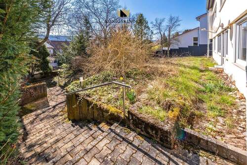 Aufgang zum Haus - NEU: PROVISIONSFREI & unvermietet!!! 3-ZWH im EG + sep. 1-ZWH im DG & großer Gartenanteil!