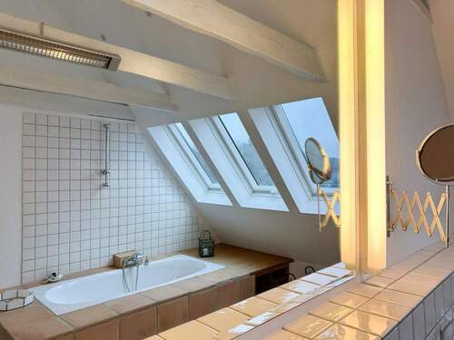 Fenster im oberen Badezimmer - 2 Zimmer Einfamilienhaus zum Kaufen in Almena / Extertal