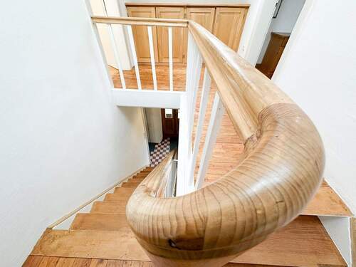 Hanndlauf und Treppenhaus - Einfamilienhaus mit 100,00 m&sup2; in Almena / Extertal zum Kaufen