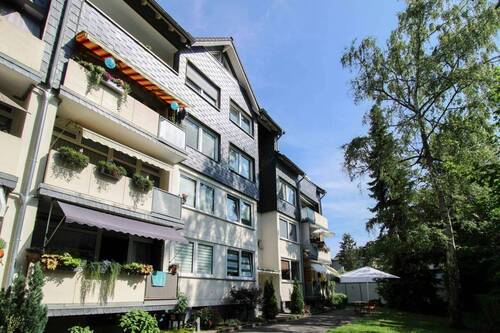 Außenansicht - Bezugsfreie 3-Zi.-Dachgeschosswohnung mit ausgebautem Studio - Haus-in-Haus-Charakter in Leverkusen