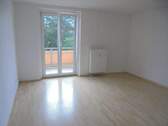 Wohnzimmer mit Zugang Balkon - 