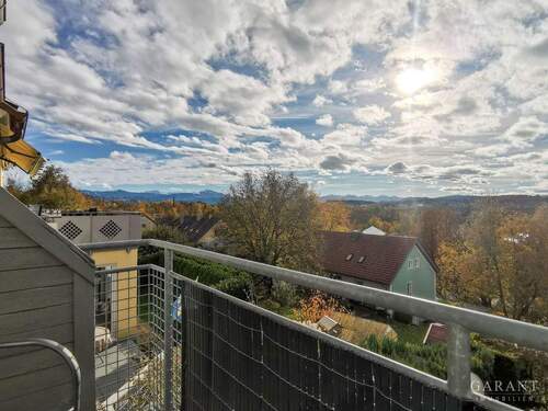 Aussicht - Sonnige, vollmöbilierte 3 Zimmer-Wohnung mit Süd-Balkon - Bergblick und Blick über Kempten!